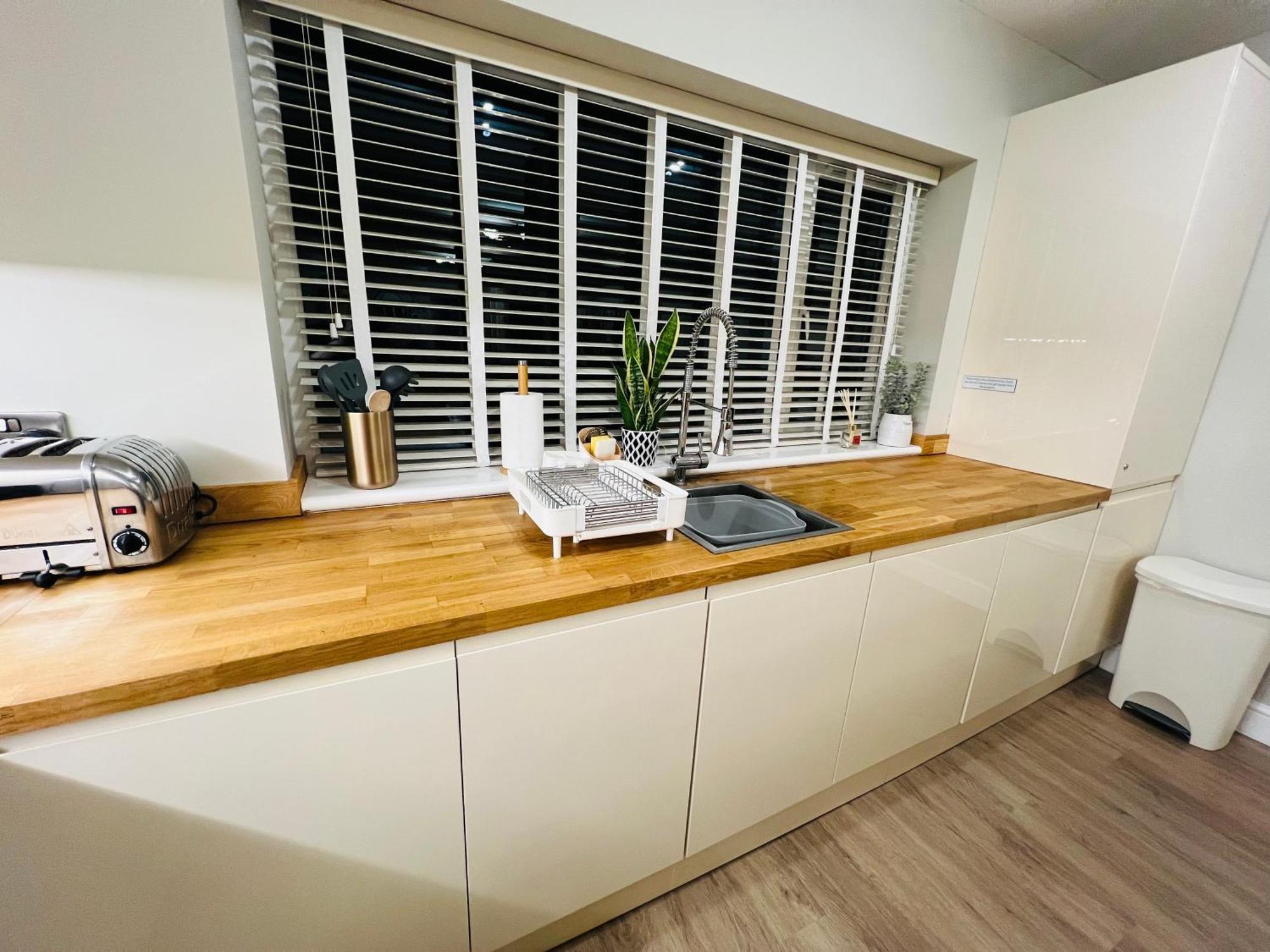 The Duplex Margate With Deck & Living Space Air Conditioning Экстерьер фото